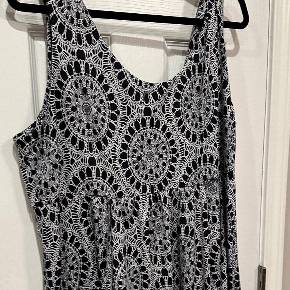 Black and White Patterned Sleeveless beach cover-up!!